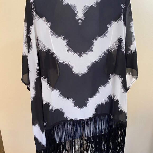 MOSSIMO Size S/M kimono w/ an open front and fringe trim - Picture 4 of 8